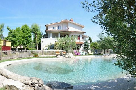 INCOME property: RENTED with a 3+2 contract expiring in November 2024. The property is immersed in the verdant countryside on the outskirts of the historic city of Lucca, in the locality of San Macario in Piano. The villa is spread over three levels ...