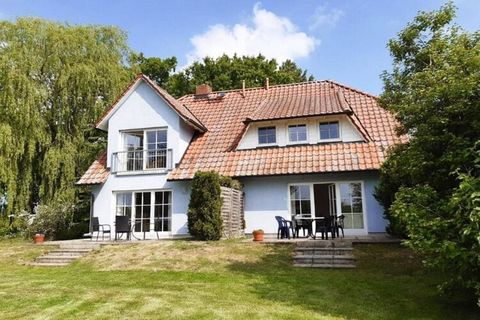 The Blue House with 4 cozy holiday apartments is located in the tranquil village of Lonvitz, just 1 km from Putbus. The narrow-gauge railway stop, which is affectionately known as “Rasender Roland”, is about 400 m from the house. Putbus, the so-calle...