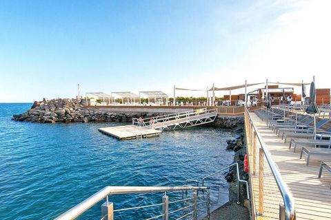 Spend your vacation in a modern two-story bungalow in the picturesque private marina. Let yourself be captivated by the magical ambience. The best way to start the day is with an extensive breakfast on the partially covered terrace. From here you can...