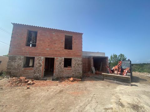 ( SOLD )XXX XXX XXX 3 bedroom villa in construction with porch for 2 cars between Foz do Arelho and São Martinho do Porto beaches Countryside surroundings, yet very close to the beaches. Very quiet place. What stands out when looking at this project ...