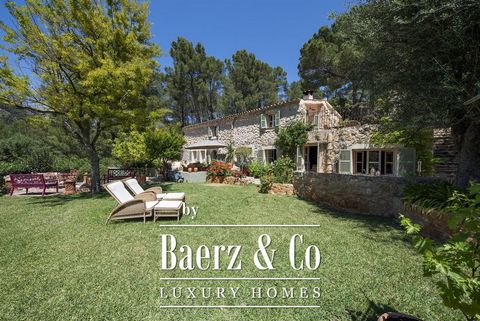 This beautiful English-style country house sits on a 9.314 m2 plot in S'Arracó and just a short walk from Puerto de Andratx. This natural stone finca has been impeccably maintained, with maximum privacy. The main house offers a spacious ground floor ...