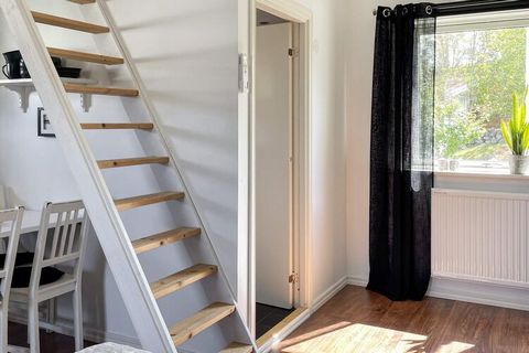 A warm welcome to the popular and charming small town of Rönnäng, which is located on the beautiful island of Tjörn on the southwest side. Here in this small white cottage you live close to Bohuslän's salty baths, lovely nature and warm rocks. The co...