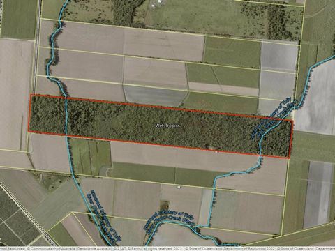 Welkom op uw eigen rustige plek, met iets meer dan veertig hectare afzondering en rust op slechts enkele minuten van de stad. Dit blok heeft twee stromende kreken, maar ligt op slechts 10 minuten van Tully, met uitzicht op de bergen op de achtergrond...