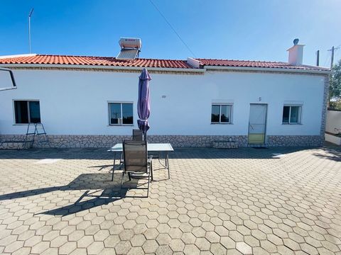 Villa with mezzanine, annexes and 1.758 sqm land near Caldas da Rainha Are you looking for a house with land in a quiet and pleasant area and at the same time close to all services and amenities? This beautiful property is located in a village about ...