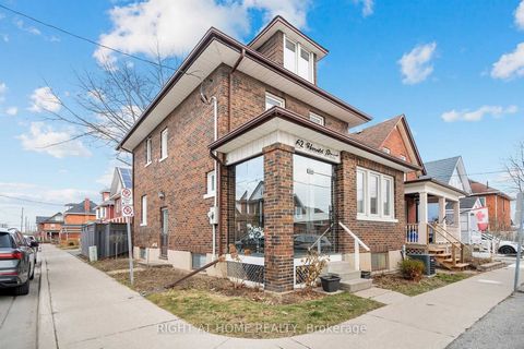 Look No Further And Come Home To A Renovated Home Located In Central Oshawa. Open Concept On The Main Level, Huge Upgraded Kitchen With A Lot Of Counter Space, Pot Lights, 3 Good Sized Bedrooms, And With A Third Floor Surprise! Use As A Bedroom, Offi...