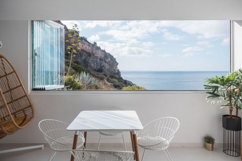 This Charming Studio with Private Beach Access, is the best place to relax and enjoy your stay by the sea in sesimbra. The apartment has a Balcony with an Exquisite View of the Famous California Beach and It's Cliff. This apartment will have you enjo...