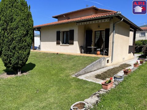 VOLUME AND STYLE! Spacious T6 house of 182m² located in the Tarascon/Ariege area. This magnificent family home is ideally located in a quiet area. It offers generous space with its 5 bedrooms, for large families or looking for additional space. Space...