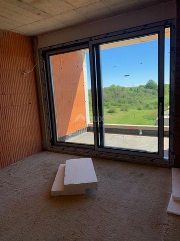 Location: Istarska županija, Pula, Monvidal. ISTRA PULA Apartment in an outstanding location Luxurious 3BR+DB apartment located on the second floor of a new building, just a few minutes' walk from beaches, the sea and promenades. We proudly present t...
