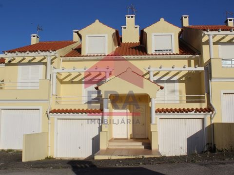 3 Bedroom semi detached house in São Bernardino - Peniche. In a closed condominium. With private garage. Living room with fireplace. Backyard with barbecue. 850 Meters from the beach. *The information provided is for information purposes only, not bi...
