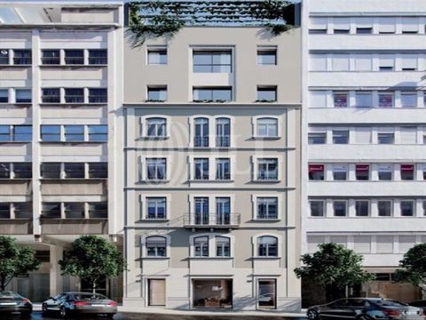Building, 499 sqm and with an approved project for construction of 792 sqm, located next to Avenida da Liberdade. Comprising a shop, four 2-bedroom and two 1-bedroom apartments. Quiet area, close to public transports, shops and services.