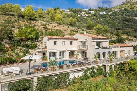 This stunning villa recently renovated in a contemporary style offers panoramic views of the sea. It is located in a private and secure domain near Monaco, on the heights of Saint-Laurent-d'Èze, overlooking the sea and the hills on a large plot of la...