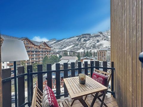 Magnificent T3 Cabin Apartment with Panoramic View of the Mountains in Les Deux Alpes Description: Welcome to this superb apartment, offering a breathtaking view of the peaks of the Les Deux Alpes ridges. Nestled in the city center, this T3 cabin apa...