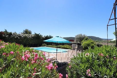 Located in the town of Saint Saturnin les Apt, in the North Luberon, this beautiful property benefits from a beautiful southern exposure with very beautiful light. Organized around a garden hosting a swimming pool with beach, the lodgings that make u...