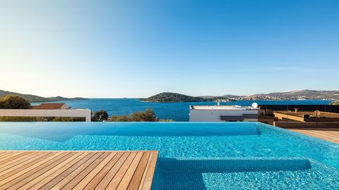 A luxury villa with a stunning sea view is for sale in the vicinity of Rogoznica. This beautiful villa with a modern design is part of a complex of three villas built in one of the most beautiful bays on the Adriatic. The 260 m2 villa is spread over ...
