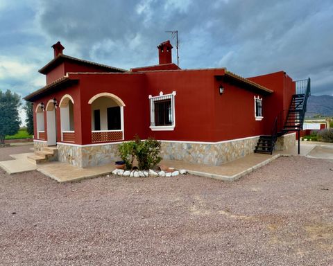 Welcome to this charming country house nestled in the picturesque surroundings of Orihuela. This property boasts a blend of traditional charm and modern convenience, providing an idyllic retreat for those seeking tranquility and comfort. Upon enterin...