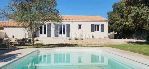 Ref 463GG Région grignan... Fully renovated single storey villa offered in immaculate condition, located outside the subdivision and in a very quiet area... It consists of a beautiful entrance hall with cupboard opening onto an air-conditioned living...