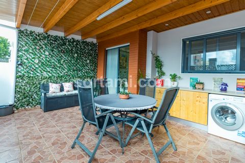 Fantastic three bedroom villa in Sao Bras de Alportel! Located in a quiet area of the city, close to all the facilities. It consists of two floors. The ground floor consists of a living room, kitchen and one bathroom. From the kitchen you have access...