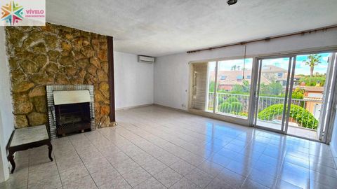 Location: Close to the beach in a quiet and family-run urbanization between Calafell and El Vendrell, in the urbanization of Bonavista. The location is ideal as it is close to all the necessary amenities for daily comfort. Transport, Supermarkets, Sc...