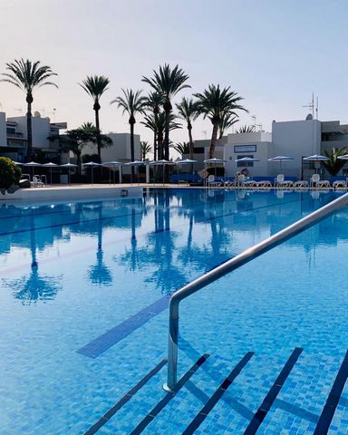 STUDIO TE KOOP IN COSTA DEL SILENCIO. Dit charmante studio-appartement in het Primavera-complex is een niet te missen kans voor zowel investeerders als mensen die op zoek zijn naar hun eigen pensioen op Tenerife. Met twee zwembaden om van de zon en h...