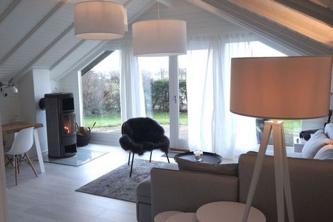 Ons vakantiehuis ligt op slechts een paar meter afstand van de oever van de Oostzeefjord Schlei - in het kleine, schattige Weseby. We hebben ons huis onlangs gerenoveerd en licht en stijlvol ingericht in Scandinavische stijl.