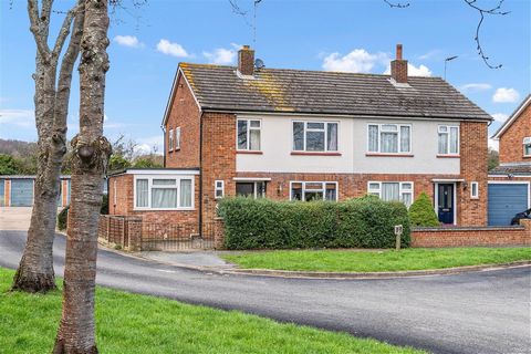 The property offers off street parking to the front via private gates, the ground floor comprises of three generous reception rooms, a kitchen and small lobby that provides access to the garden.  The kitchen is situated at the rear of the house, with...