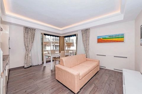 At the heart of Monaco, spacious apartment offering 4 main rooms, renovated throughout, a perfect blend of modern comfort and refined luxury. With a total surface area of 115 m², it is comprised of an entrance hall, a double living-room opening out t...