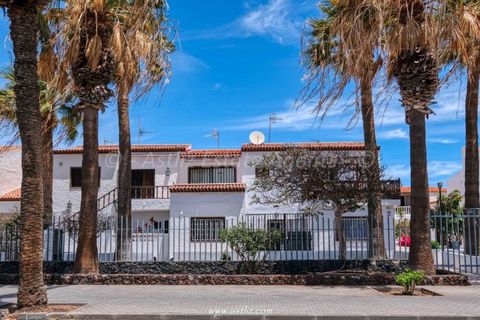 We are pleased to offer this apartment for sale in the popular resort of Costa del Silencio . It is in a large complex called Chayofita which boast plenty of community garden areas and a spacious swimming pool, as well as lots of sunbathing area. The...