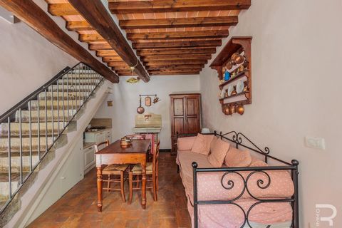 In the heart of the enchanting town of Cortona, one of the most popular and charming borghi in all of Tuscany, a charming little townhouse awaits you, which was completely renovated and refurnished in 2015. The house uniquely combines modern amenitie...