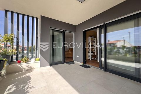 For sale is a high-quality, modern and well-lit three-room apartment in a smaller residential building with only a few tenants and an elevator. The apartment is located on the first floor, it is the only one on its floor, and consists of: entrance ha...