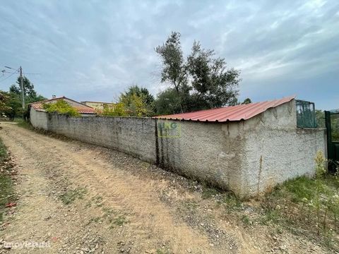Farm in the parish of Capinha, municipality of Fundão An unlicensed dwelling consisting of: » Kitchen with fireplace, 2 rooms and 1 bathroom with shower. » Storage annex with an oven » Annex that serves as a garage where there is 1 tractor » Attachme...
