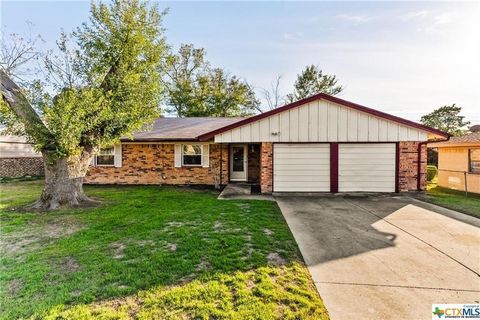 Spring into a Move-in Ready Home! Whether you are ready for your first home, your last, or in between, this house is ready for you! It has new carpet and fresh paint. We even got a new ceiling fan in the generous size living area. The neighborhood is...