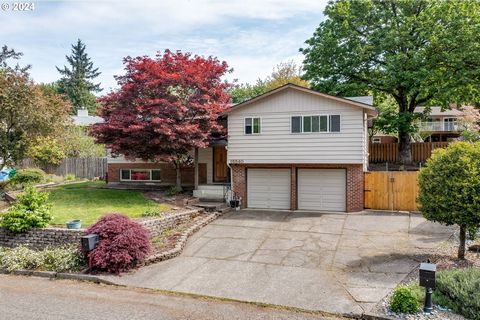 OPEN HOUSE - SAT-1:00pm to 4:00 pm * SUN 12:00pm to 3:00pm - Sleek updating-great modern feel. Welcoming open living space with Fireplace, dining room and remodeled kitchen. Granite, Stainless appliances and Nook. Primary suite plus 2 bedrooms and fu...