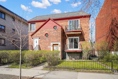 Excellent location in Villeray near Jean Talon metro/market and Parc Villeray. Very spacious 5plex, almost 2000 sqft per floor. Large private back yard (lot of 7280 sq) with 6 parking spaces. Completely detached, each room has at least one big window...