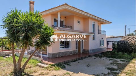 Located in Faro. Discover your ideal retreat in the heart of the Algarve Peace, privacy, and proximity to everything you need Nestled on a 5.257 sq.m. plot, this detached villa offers a true opportunity to find peace and tranquillity. Enjoy the seren...