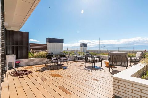 Presentamos ático 105,36m2 de 2 habitaciones en Montgat con terraza de 108,64 m2 con vistas al mar y Barcelona. Con un diseño moderno y excelentes calidades, podrás adquirir el piso que mereces y necesitas para vivir el sueño mediterráneo, al lado de...