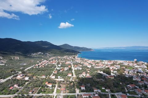 Property Code: 11387 - Maisonette FOR SALE in Thasos Limenas for € 240.000 . This 113 sq. m. Maisonette consists of 3 levels and features 3 Bedrooms, an open-plan kitchen/living room, 2 bathrooms . The property also boasts view of the Mountain, Windo...