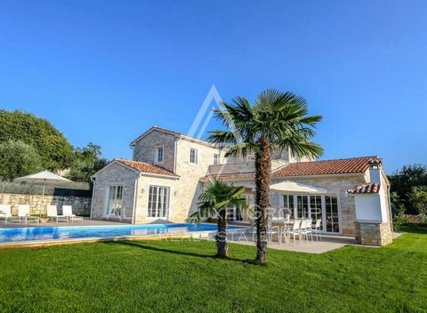 Istria, Rakovci: Luxurious sea view villa with pool Discover this exquisite villa in Rakovci, near Baderna in Istria, embodying elegance in classic Istrian architectural style. Situated in a serene, elevated position, the villa offers panoramic sea v...
