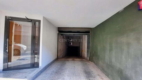 Vous souhaitez acheter un garage à vendre à Terrassa ? Excellente opportunité de posséder cette place de parking d'une superficie de 14,56 m² située dans la ville de Terrassa, province de Barcelone. Il a un bon accès, une maniabilité et est bien comm...