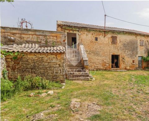 Location: Istarska županija, Poreč, Poreč. Poreč, surroundings, autochthonous Istrian house! An autochthonous Istrian terraced house is for sale in a small town only 20 km from the town of Poreč and the first beaches. An extremely rare autochthonous ...