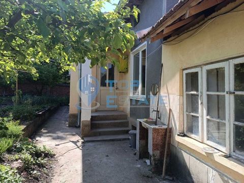 Top Estate Real Estate offers you a brick house with a large yard in the village of Borislav, located 16 km from the town of Borislav. Letnitsa and 33 km from Plovdiv. Pleven. The property is a main brick house consisting of a dining room with a kitc...