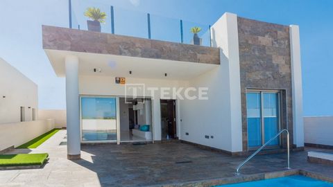 Vrijstaande Villa's in Bungalowstijl met 3, 4 Slaapkamers en Uitzicht op de Natuur en het Meer in Alicante Moderne vrijstaande villa's met privézwembaden zijn te vinden in Orihuela, Costa Blanca. Deze villa's zijn gelegen in het zuidelijke deel van d...