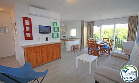 EMPURIABRAVA: Apartamento reformado en venta en Gran Reserva, Empuriabrava, uno de los complejos más recomendados en Empuriabrava. Muy cerca de todos los comercios y de la playa. Cuenta con varias piscinas y jardines. Este apartamento tiene una super...