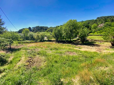 Located 7 minutes from AUBENAS by car. In the town of MERCUER. Within a small subdivision of only 4 Lots (Lot 2). Quiet area. Building land of approximately 1032 m2. Swimming poolable. Bounded by surveyor. Soil study (G1) carried out. Serviced land: ...