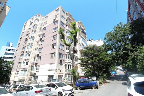 Umeblowany Apartament z 3 Sypialniami i Widokiem na Miasto w Beşiktaş Stambuł Przestronny i umeblowany apartament znajduje się w dzielnicy Beşiktaş w Stambule. Miejscowi często odwiedzają ten region ze względu na jego wybrzeże i wyjątkowe położenie. ...