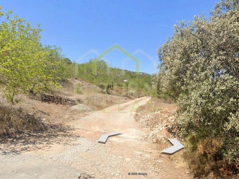 Property with Olive and Carob Trees, Less Than 10 Minutes from São Brás de Alportel. Opportunity to acquire this rustic land of 30,400m² (3.04 hectares) located in Machados, São Brás de Alportel. This property is composed of arable culture and rainfe...