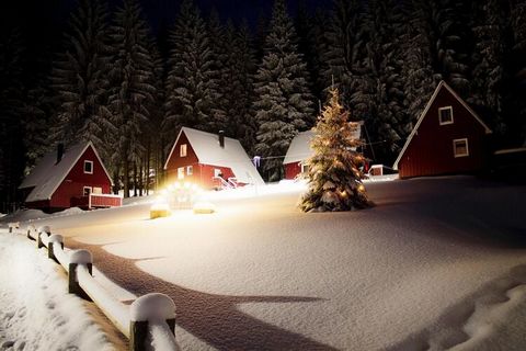 Midden in het Ertsgebergte op 850 meter boven de zeespiegel en omgeven door groene bossen: gezinsvriendelijke accommodatie met rustieke, comfortabele vakantiewoningen. Elk seizoen heeft hier zijn eigen charme: Koude winterdagen kunnen na het uitputte...