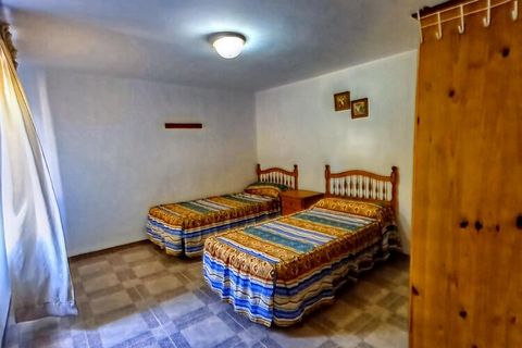 Apartamento en Oliva, Costa Blanca, España para 6 personas. El apartamento de vacaciones está situado en una zona de playa y residencial, cerca de supermercados y a 100 m de la playa. El apartamento de vacaciones tiene 3 dormitorios y 1 cuarto de bañ...