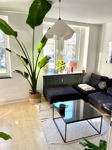 This object is a very cozy apartment that shines with its layout and furnishings. It's not run-of-the-mill furniture found in most furnished apartments. So you feel right at home. - comfortable sofa - Box spring bed - Loggia (covered balcony) - Kitch...