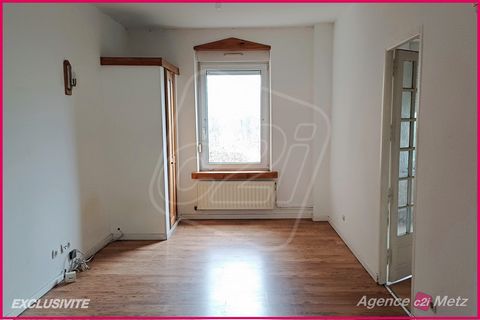 Exclusive to c2i Metz. Joeuf townhouse of 90 m2, in need of work, attractive price. Ideal for investors or people looking for a project to customize. The ground floor offers an entrance, a kitchen, a living room and WC. Upstairs, discover 3 bedrooms,...