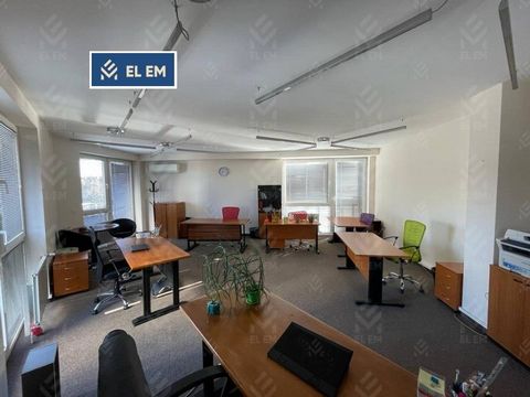 LM propose un bureau lumineux et spacieux avec le statut d’un appartement dans un immeuble multifonctionnel représentatif sur Bul. Bulgarie. L’appartement est situé au troisième étage (deuxième au-dessus des commerces), et est complètement exposé sud...